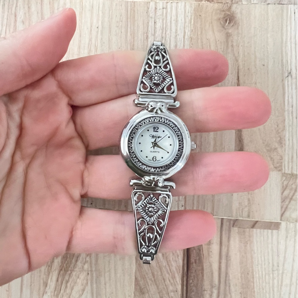 Wrangler ladies silver tone bracelet dress watch NEW BATTERY